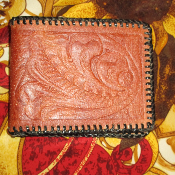 VINTAGE HANDTOOLED LEATHER WALLET BILLFOLDNEW